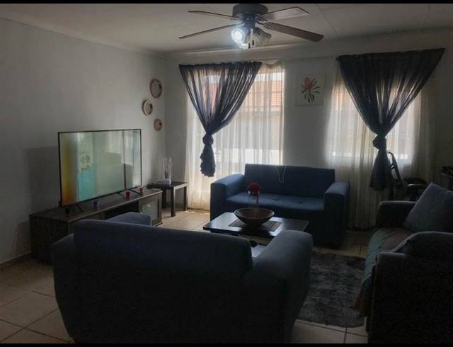 2 BEDROOM TOWNHOUSE FOR SALE IN VERWOERDPARK